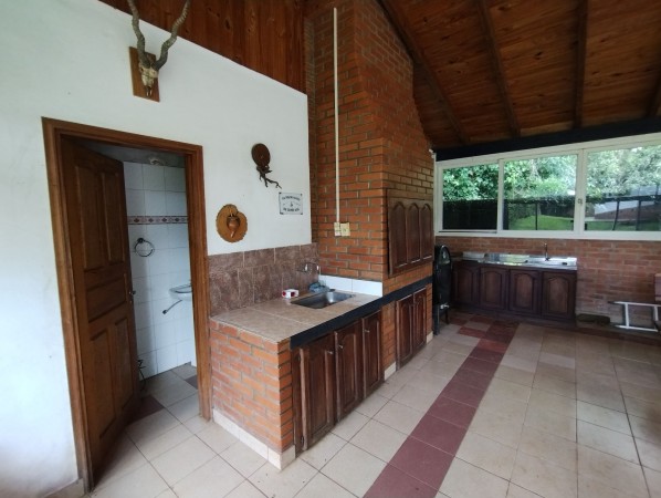 ¡Hermosa casa en venta! 2 Plantas + 3 Habitaciones + 2 Baños + Quincho + Piscina