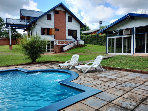 ¡Hermosa casa en venta! 2 Plantas + 3 Habitaciones + 2 Baños + Quincho + Piscina