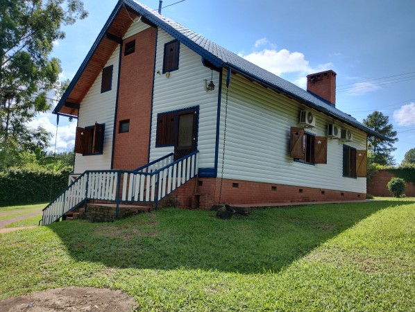 ¡Hermosa casa en venta! 2 Plantas + 3 Habitaciones + 2 Baños + Quincho + Piscina