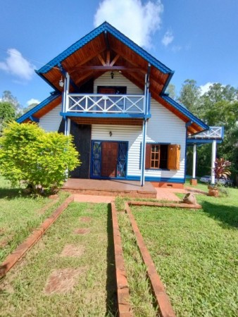 ¡Hermosa casa en venta! 2 Plantas + 3 Habitaciones + 2 Baños + Quincho + Piscina